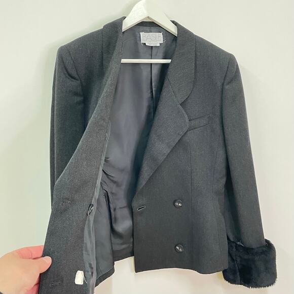 Vintage BASILE Italy Women's Size 8 Dark Gray Wool Blend Blazer Faux Fur Cuffs - Picture 8 of 10